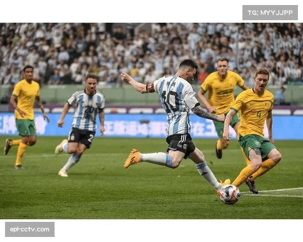 21岁阿克利乌什观看阿尔及利亚比赛，国家队选择受关注