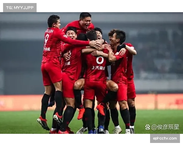 2025赛季上海德比瞬间：海港关键战取胜奠定夺冠基础